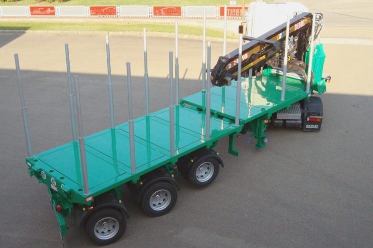 Steered 3 axles extendable semi-trailer with or without crane on goose-neck