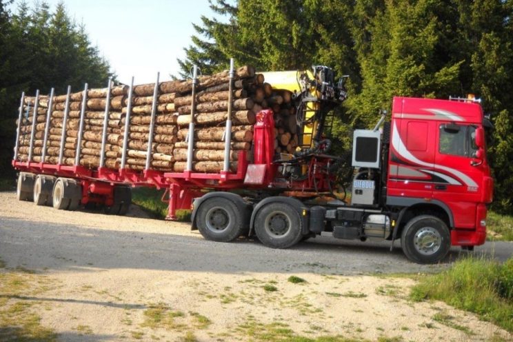 Steered 3 axles extendable semi-trailer with or without crane on goose-neck