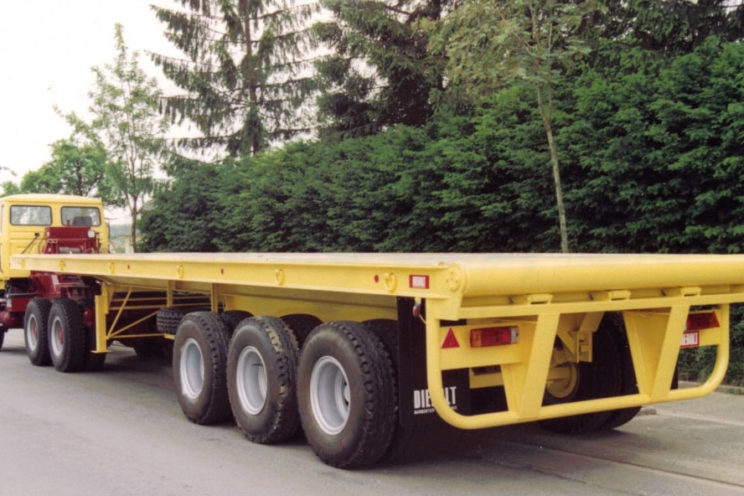 2 or 3 axles semi-trailer for different diameters and length pipelines&#8217; transport &#8211; outside EU