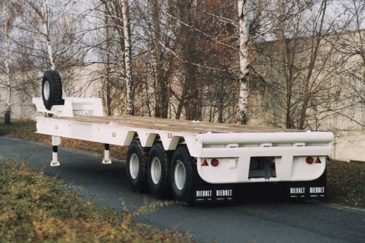 Semi-remorque porte tube 2 ou 3 essieux pour le transport de tubes pipelines de différents diamètres et longueurs &#8211; hors UE