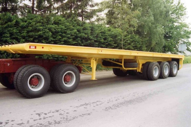 2 or 3 axles semi-trailer for different diameters and length pipelines&#8217; transport &#8211; outside EU