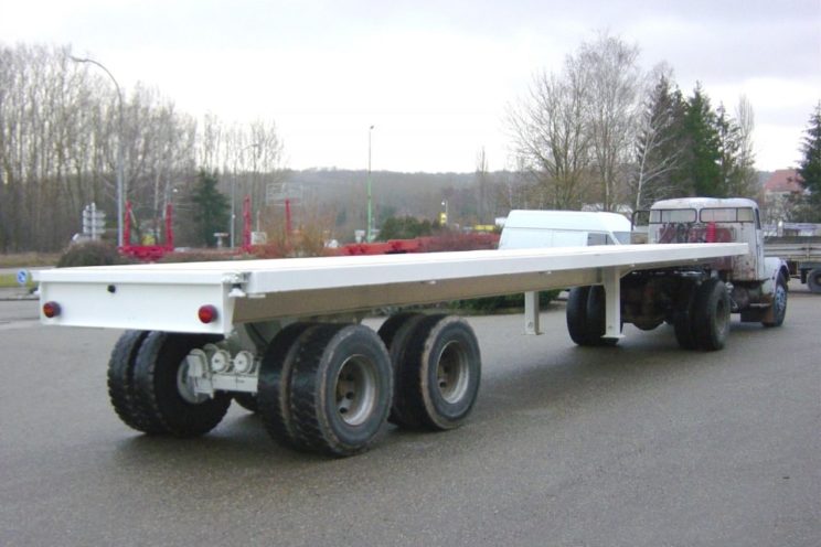 2 or 3 axles semi-trailer for different diameters and length pipelines&#8217; transport &#8211; outside EU