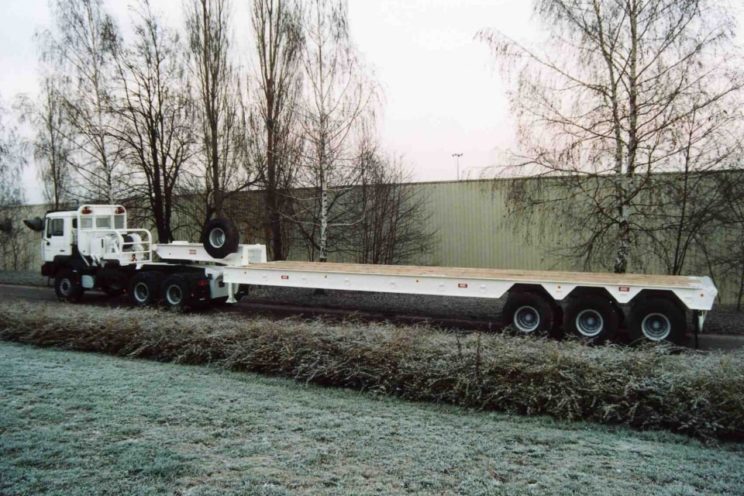 2 or 3 axles semi-trailer for different diameters and length pipelines&#8217; transport &#8211; outside EU