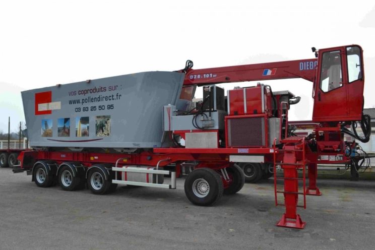 Self-propelled semi-trailer