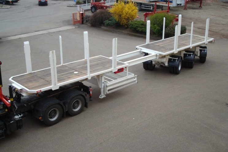 2 or 3 axles semi-trailer for transport of pipelines of different diameter and length